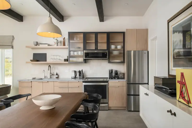 Full kitchen: Fully equipped kitchen. Range, microwave, blender, rice cooker. Filtered water tap. Keurig machine with pods provided.