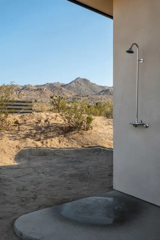 Hot tub: Outdoor shower